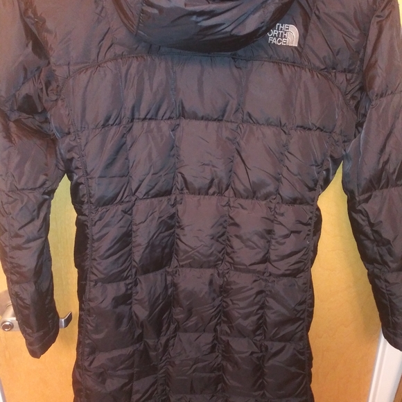 🌸North Face XS hooded 600 fill jacket black. - Picture 5 of 10